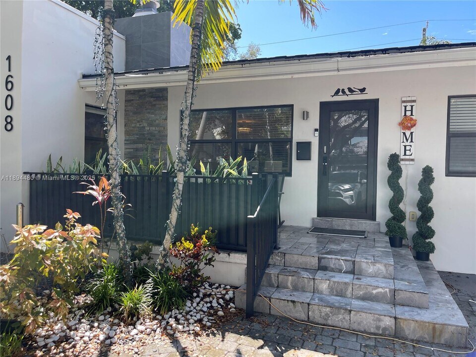 1608 SE 2nd Ct in Fort Lauderdale, FL - Building Photo