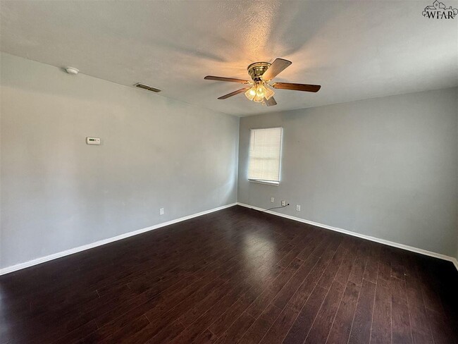 1609 Las Vegas Trail in Wichita Falls, TX - Building Photo - Building Photo
