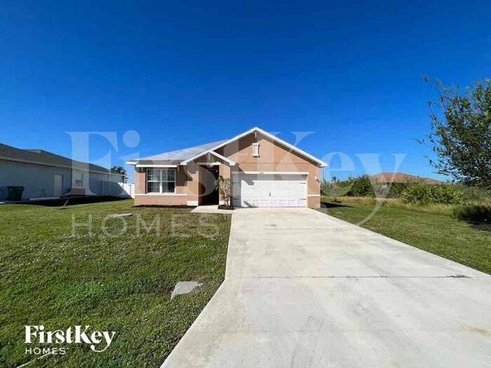 9297 Kinghill St in Port Charlotte, FL - Building Photo