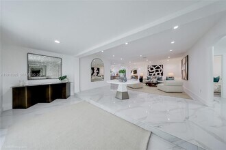 871 NE 81st St in Miami, FL - Foto de edificio - Building Photo