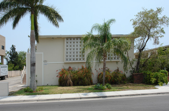 461 SW 42nd Ave in Coral Gables, FL - Foto de edificio - Building Photo