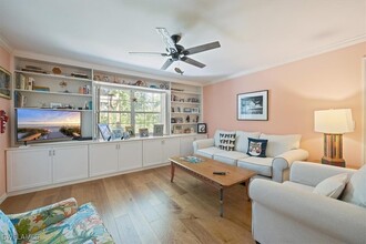 587 Parkwood Ln in Naples, FL - Building Photo - Building Photo