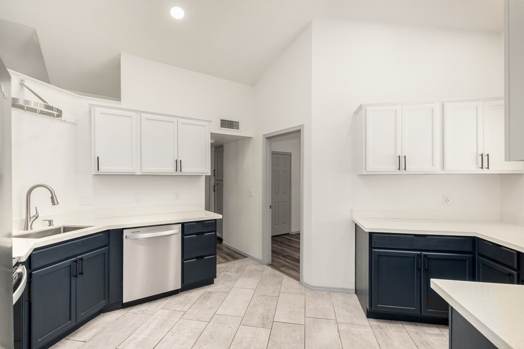 3981 E South Fork Dr in Phoenix, AZ - Building Photo
