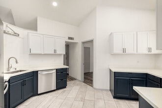 3981 E South Fork Dr in Phoenix, AZ - Building Photo - Building Photo