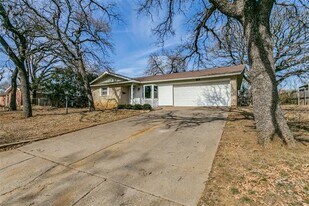 719 Koen Ln in Euless, TX - Building Photo