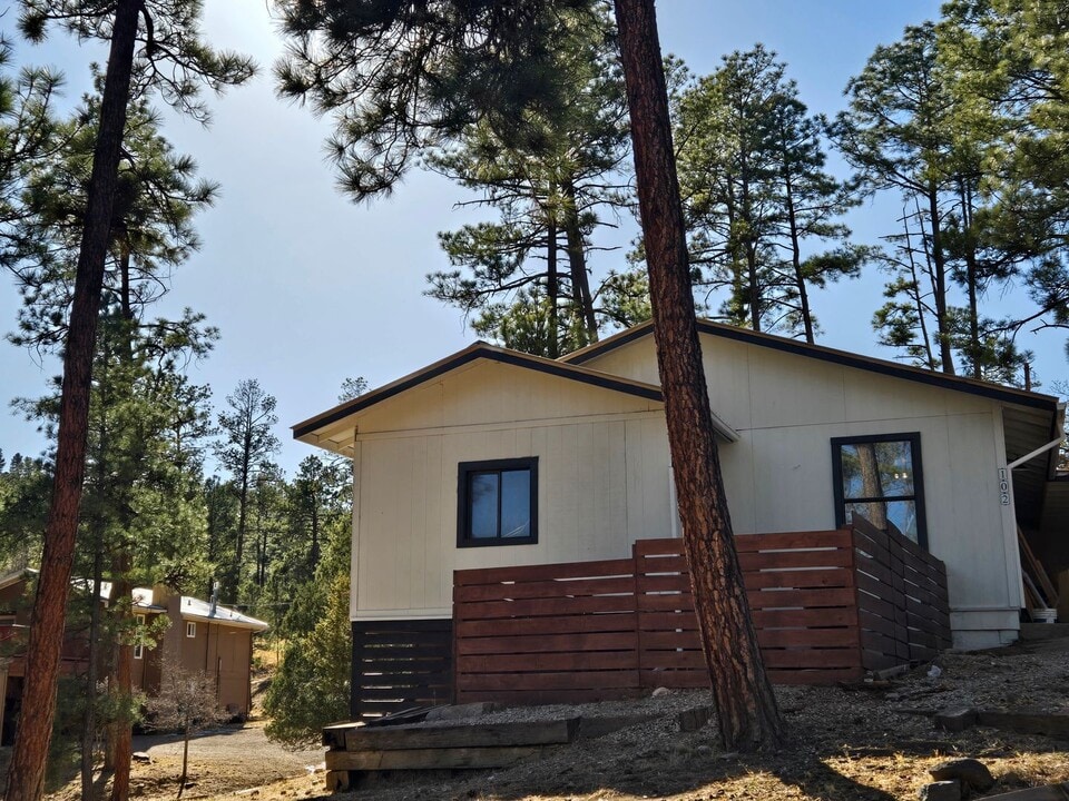 102 K St in Ruidoso, NM - Building Photo