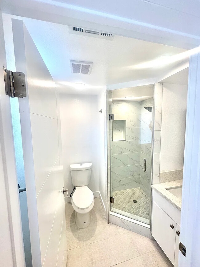 property at 1543 W 37th Pl