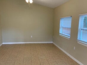 7492 Beckers Ln in Englewood, FL - Foto de edificio - Building Photo