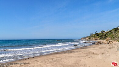 33340 Pacific Coast Hwy in Malibu, CA - Building Photo - Building Photo