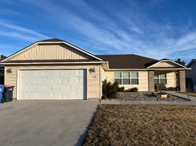 409 Lacasa Loop in Twin Falls, ID - Building Photo