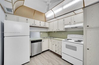 5320 NW 11th St, Unit 205 in Lauderhill, FL - Building Photo - Building Photo