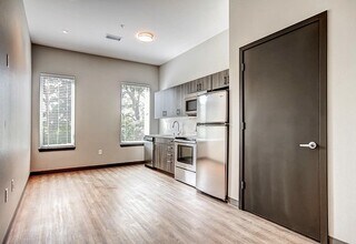 Detroit Terraces in Los Angeles, CA - Foto de edificio - Building Photo