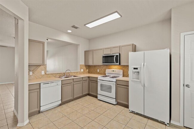 16818 Pine Castle Dr in Houston, TX - Building Photo - Building Photo