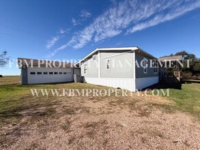 1054 Cosby Rd in Milford, TX - Building Photo - Building Photo