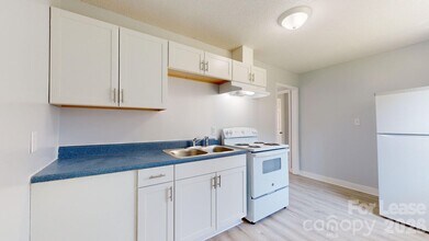 4517 Helena St in Charlotte, NC - Building Photo - Building Photo