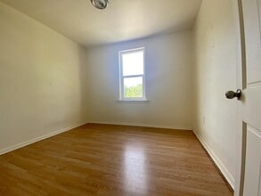 475.5 Stella Ave in Winnipeg, MB - Building Photo - Building Photo