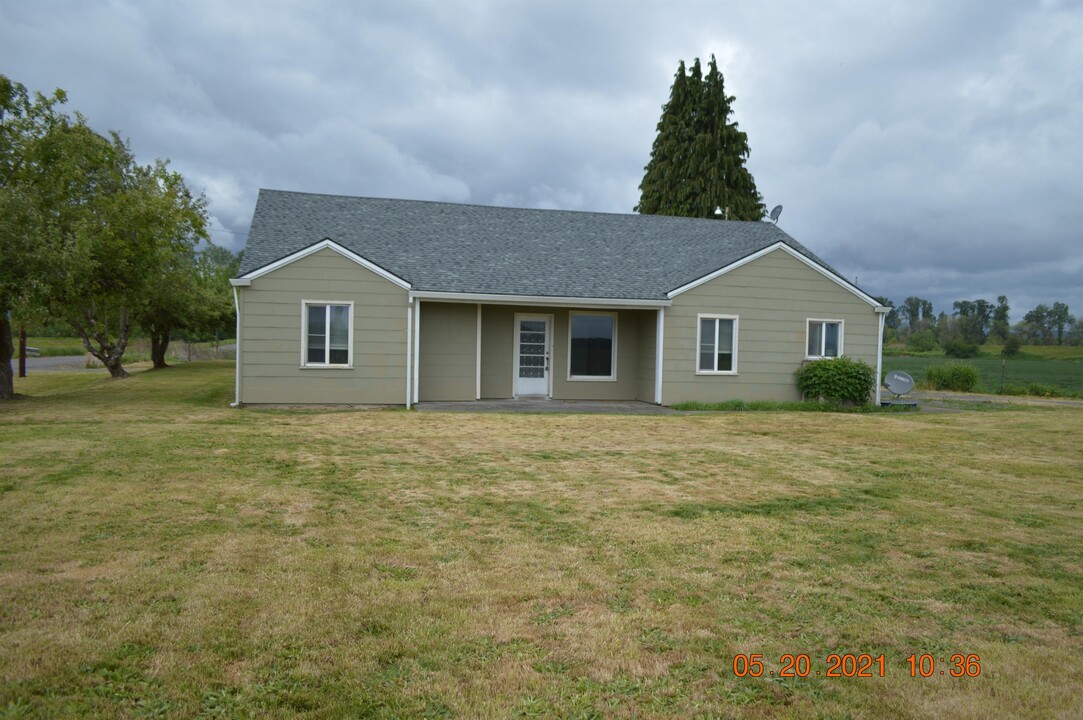 36287 N Honeyman Rd in Scappoose, OR - Building Photo