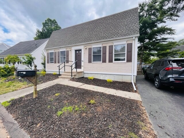 16 Kingsbury Ln in Glastonbury, CT - Building Photo