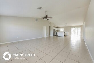 730 Cane St E in Lehigh Acres, FL - Foto de edificio - Building Photo