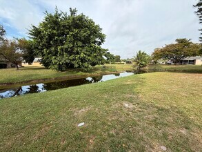 1137 White Pine Dr in Wellington, FL - Building Photo - Building Photo