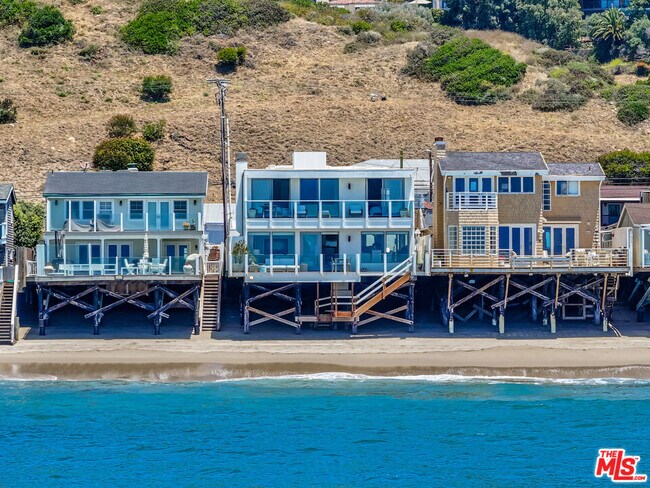 21250 Pacific Coast Hwy in Malibu, CA - Building Photo - Building Photo