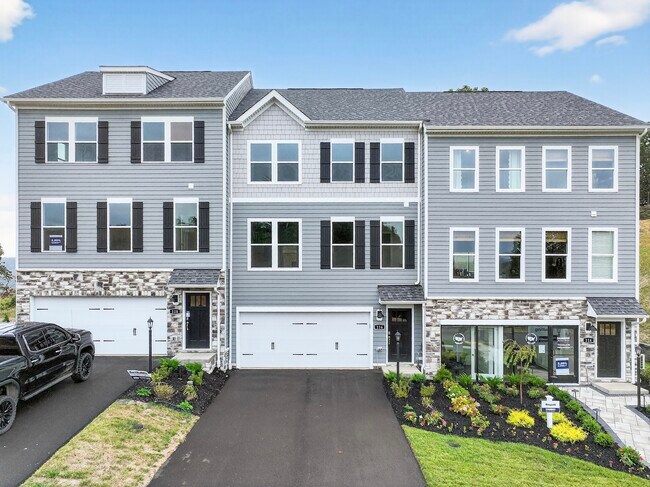 116 River Ridge Dr in Moon Township, PA - Foto de edificio - Building Photo