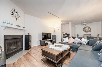 1512 Pilgrims Way in Oakville, ON - Building Photo - Building Photo