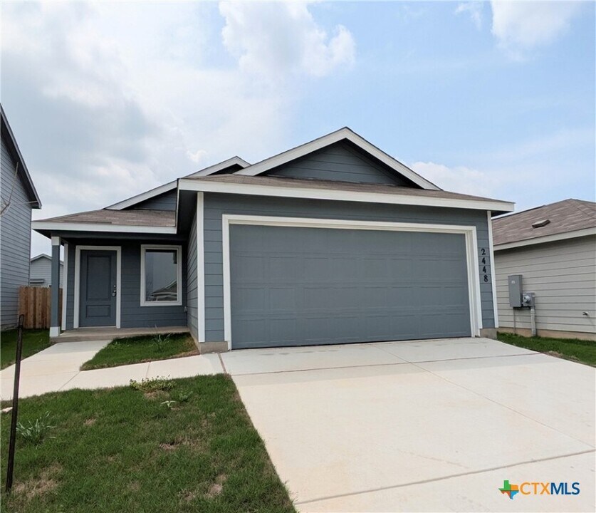 2448 Lost Crk Rd in Canyon Lake, TX - Building Photo
