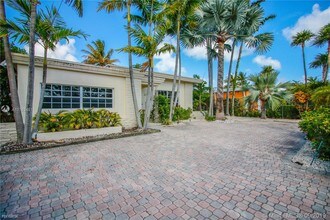 1395 Daytonia Rd in Miami Beach, FL - Building Photo - Building Photo