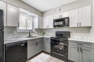 Fairview Court Apartments in Fort Wayne, IN - Building Photo