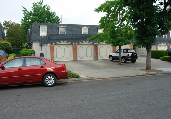 981 Mangrove Ave in Sunnyvale, CA - Building Photo - Building Photo