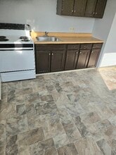 270 Washington Blvd, Unit 4 in Youngstown, OH - Foto de edificio - Building Photo