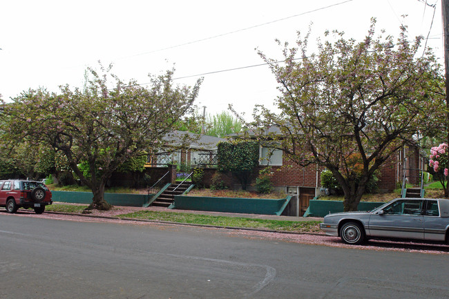 Irvington Court in Portland, OR - Foto de edificio - Building Photo