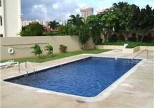 5180 Likini St in Honolulu, HI - Building Photo - Building Photo