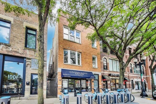 1131 W Taylor St in Chicago, IL - Building Photo - Building Photo