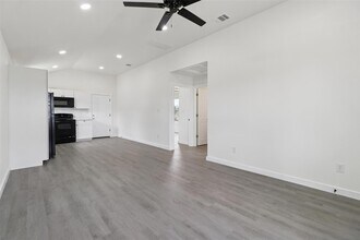 1087 Schubert Ln in Niederwald, TX - Building Photo - Building Photo