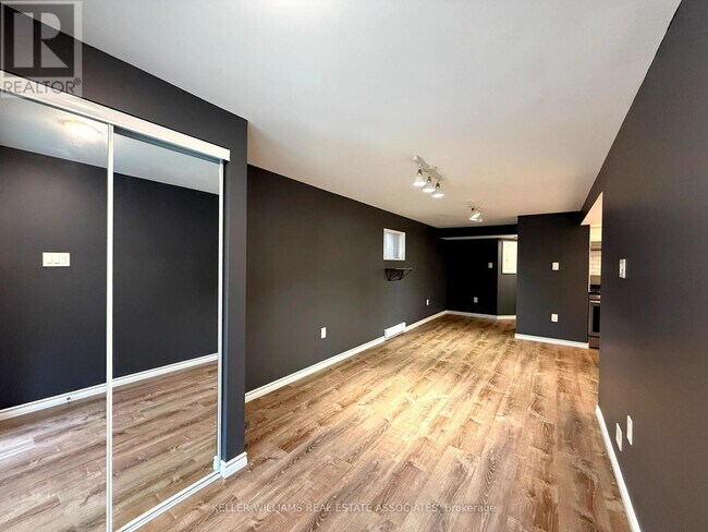 703 Robert Ferrie Dr in Kitchener, ON - Building Photo - Building Photo