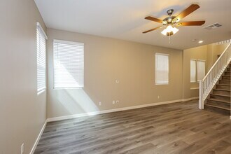 7549 Nicklin St in Las Vegas, NV - Building Photo - Building Photo