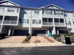 2424 Grand Central Pkwy in Orlando, FL - Building Photo - Building Photo