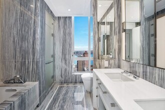 200 E 95th St in New York, NY - Building Photo - Building Photo