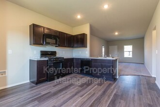 495 SE 7th Pl in Newcastle, OK - Building Photo - Building Photo
