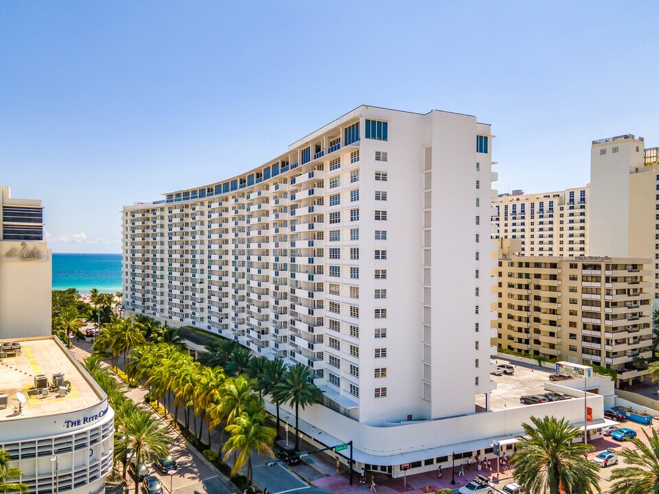 The Decoplage in Miami Beach, FL - Foto de edificio