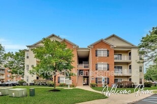 524 Coppola Dr in South Plainfield, NJ - Building Photo