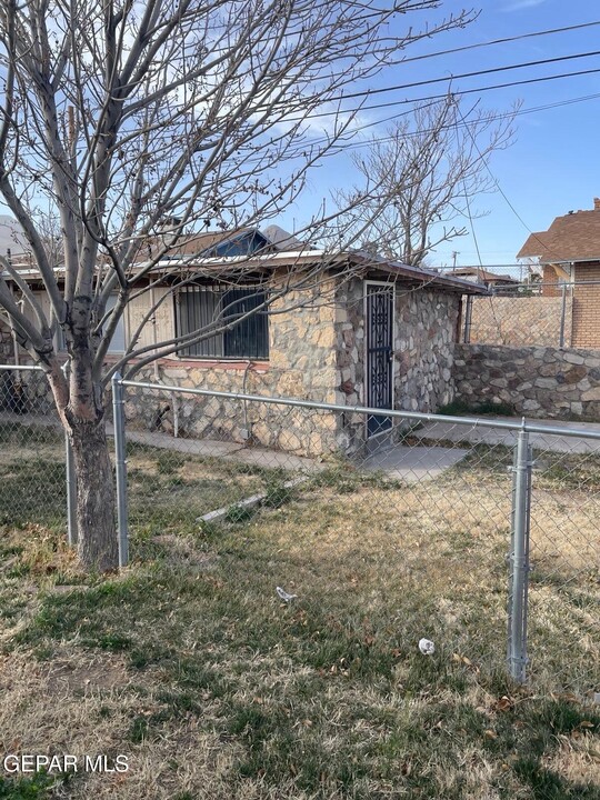 3425 Mountain Ave in El Paso, TX - Building Photo