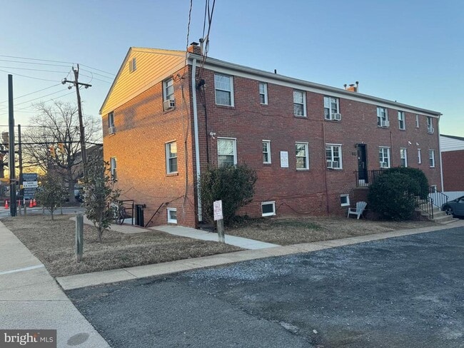 property at 133 S Courthouse Rd