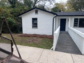 66 Spring St W in Toccoa, GA - Building Photo