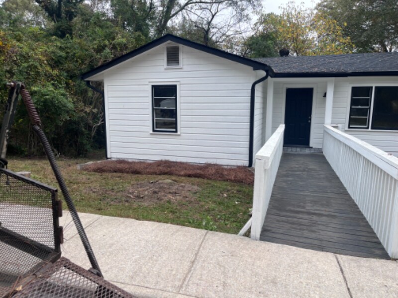 66 Spring St W in Toccoa, GA - Building Photo