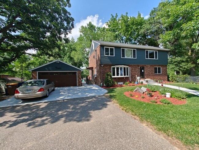 2473 Lake Ave, Unit 2 in White Bear Lake, MN - Building Photo - Building Photo