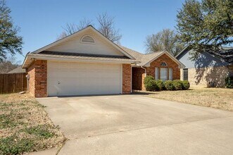 215 Linda St in Aubrey, TX - Building Photo - Building Photo