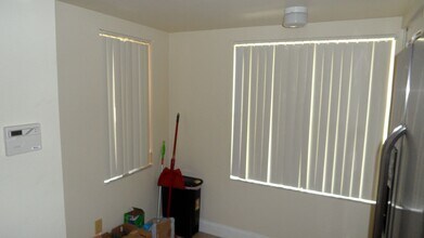 3884 NW 90th Ave in Sunrise, FL - Building Photo - Building Photo